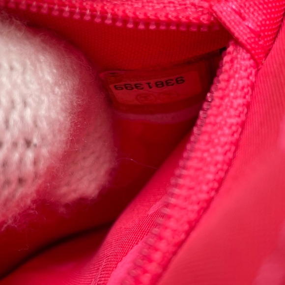 CHANEL LOGO LAMBSKIN ZIP AROUND CLUTCH POUCH COSMETIC WRISTLET RARE - FIRM PRICE - Picture 13 of 14